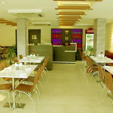 Hotel Crown Palace Allahabad Exterior photo