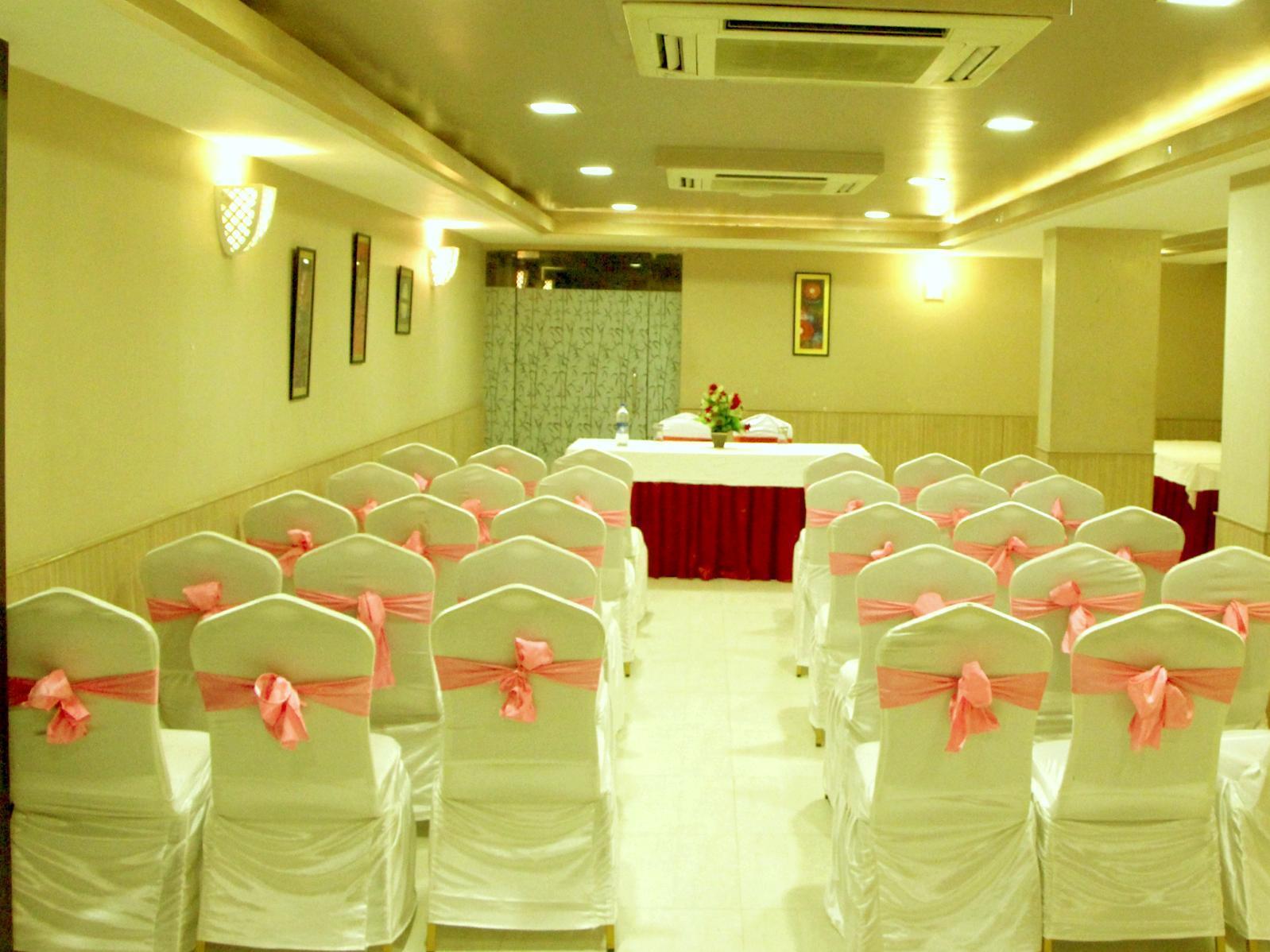 Hotel Crown Palace Allahabad Exterior photo