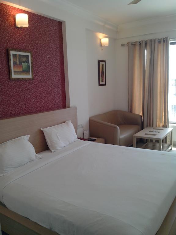 Hotel Crown Palace Allahabad Room photo