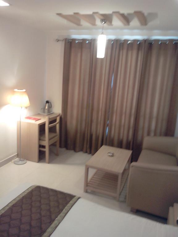 Hotel Crown Palace Allahabad Room photo
