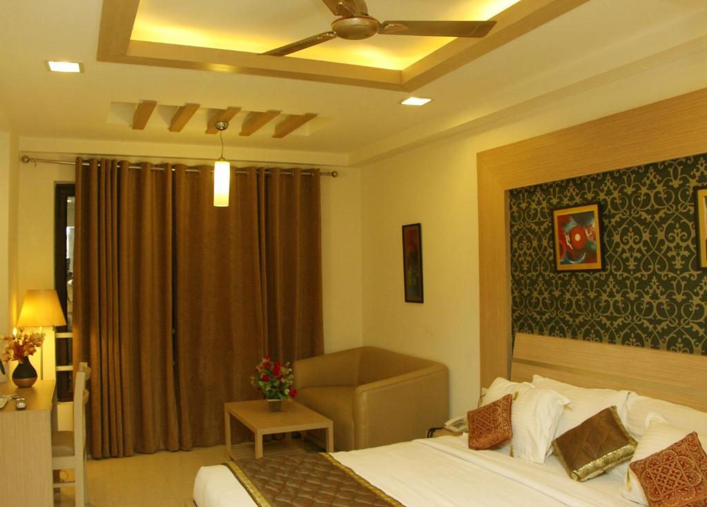 Hotel Crown Palace Allahabad Exterior photo